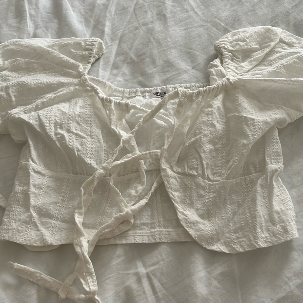 Lewkin puff sleeve tie top